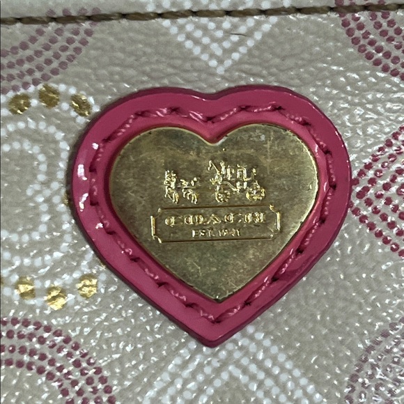 Coach Crossbody Heart Swingpack - Picture 14 of 17